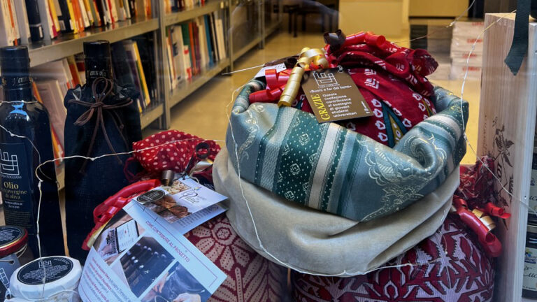 il panettone “buono a far del bene”: Albero del pane per casa fogliani